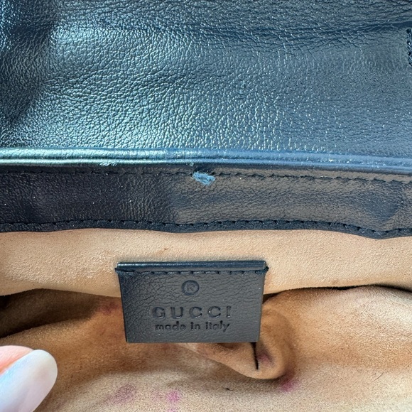 Gucci Green Marmont GG Quilted Crossbody Bag in green - Picture 7 of 11